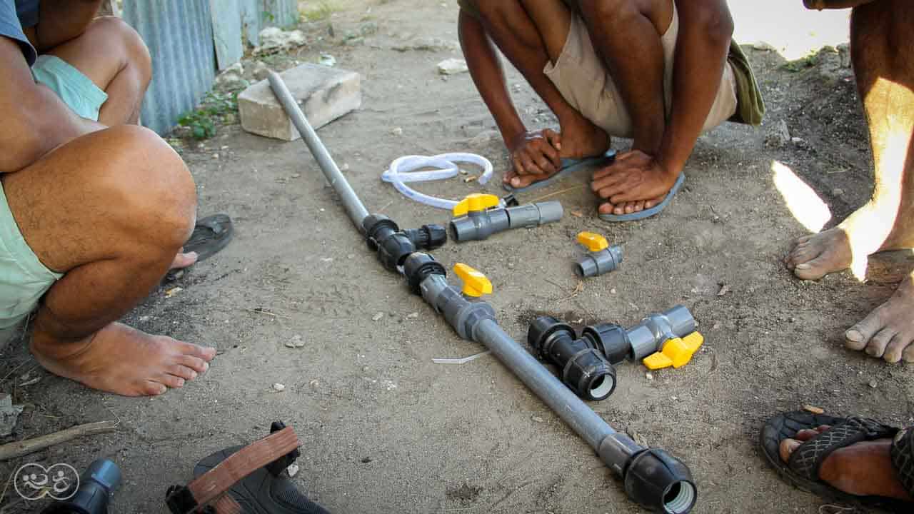 Work on one of the 6500 liter clean water tanks at the Mbinudita site, East Sumba