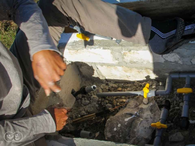 Work on one of the 6500 liter clean water tanks at the Mbinudita site, East Sumba