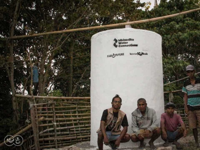 Manufacture of a 6500 liter ferro-cement reservoir in East Sumba