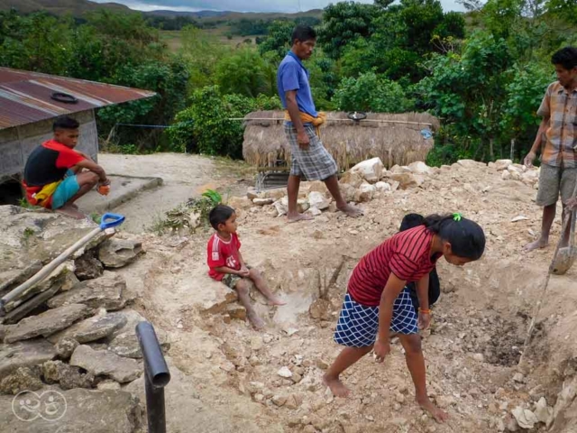 Manufacture of a 6500 liter ferro-cement reservoir in East Sumba