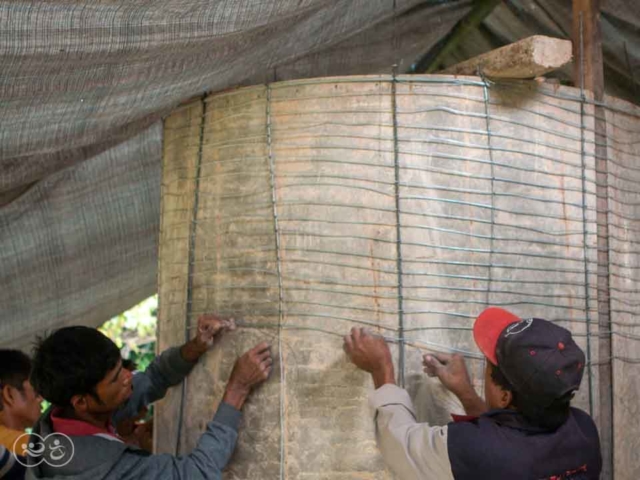 Manufacture of a 6500 liter ferro-cement reservoir in East Sumba