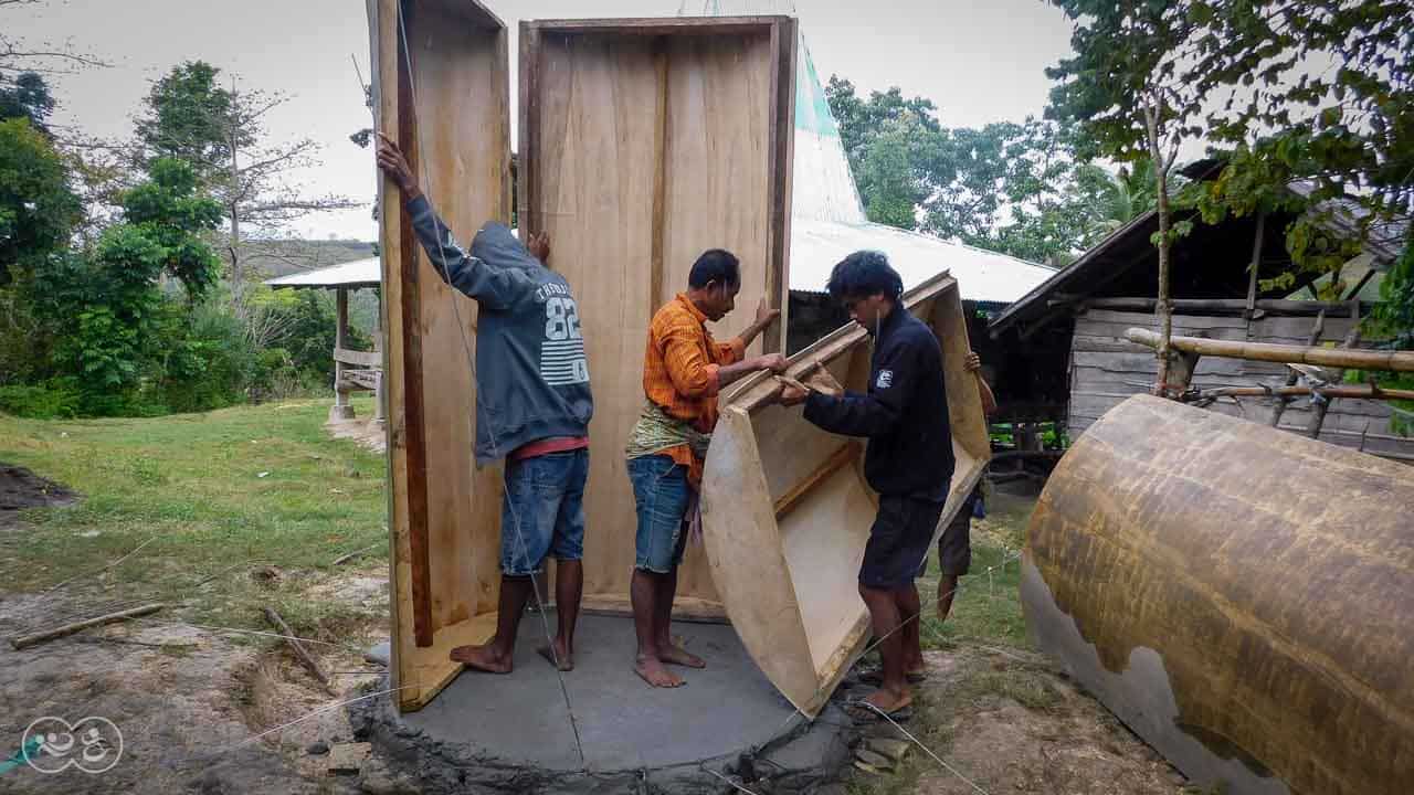 Manufacture of a 6500 liter ferro-cement reservoir in East Sumba