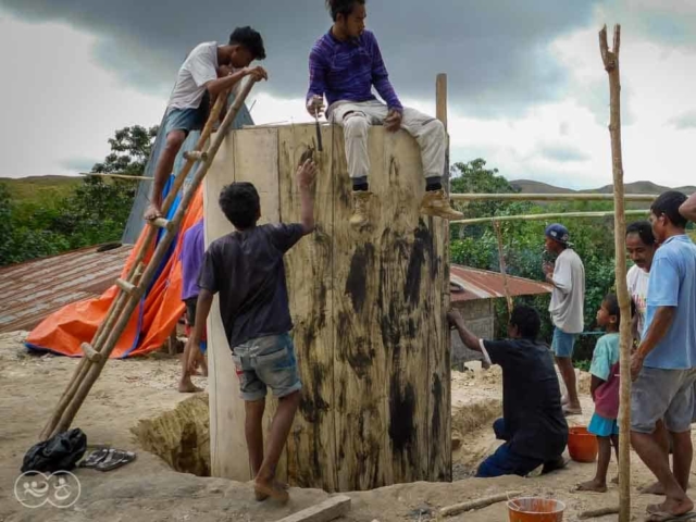 Manufacture of a 6500 liter ferro-cement reservoir in East Sumba