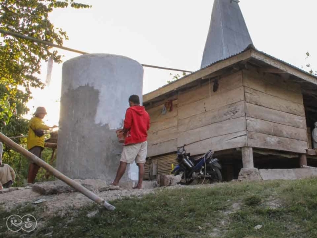 Manufacture of a 6500 liter ferro-cement reservoir in East Sumba