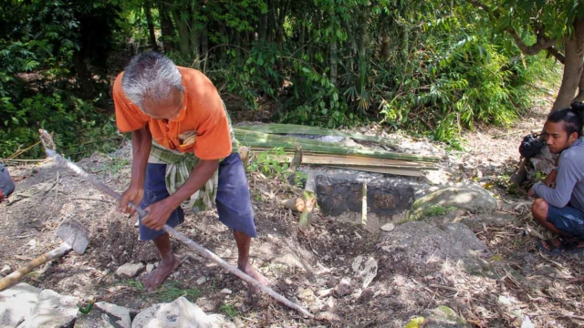 Construction of new sanitation facilities at Ritta, RT 05, Mbinudita Village, East Sumba