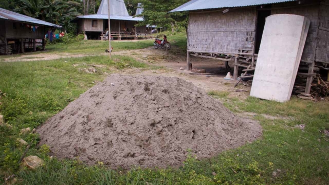 Construction of new sanitation facilities at Ritta, RT 05, Mbinudita Village, East Sumba