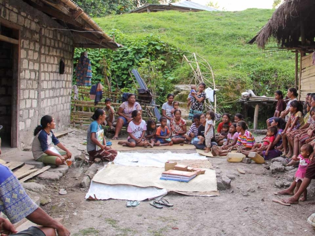 Learning together how to live healthier in East Sumba.