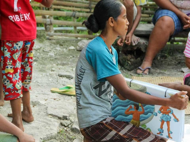 Learning together how to live healthier in East Sumba.