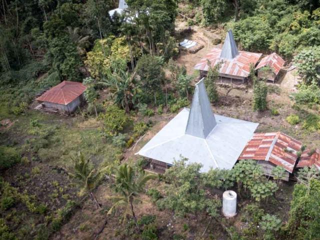 Clean water tanks and healthy sanitation facilities: Examples of constructions we are building in the poorest villages in Indonesia