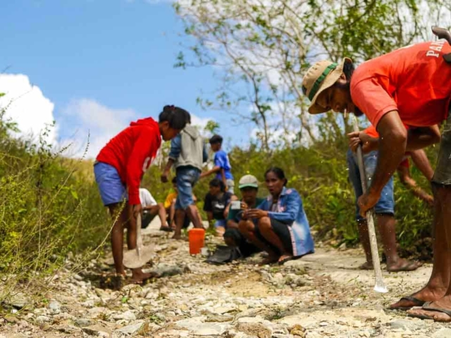 Repair of access to Laindatang village