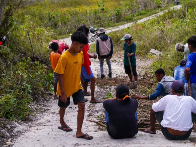 Repair of access to Laindatang village