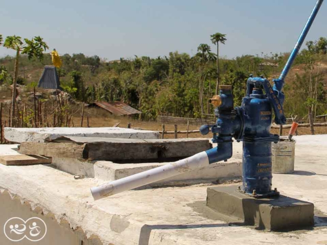 Laindatang #WaterConnections - Installation of Dragons pumps on the two new reservoirs.