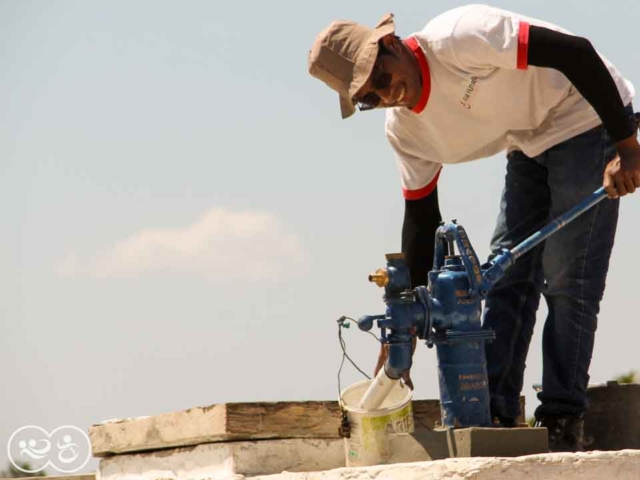 Laindatang #WaterConnections - Installation of Dragons pumps on the two new reservoirs.