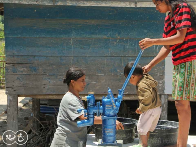 Laindatang #WaterConnections - Installation of Dragons pumps on the two new reservoirs.