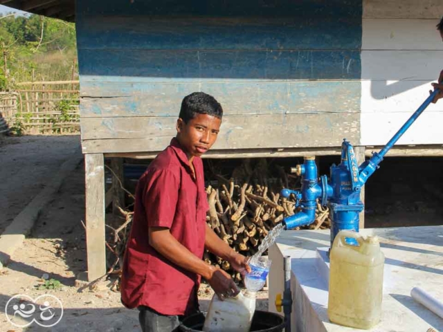 Laindatang #WaterConnections - Installation of Dragons pumps on the two new reservoirs.