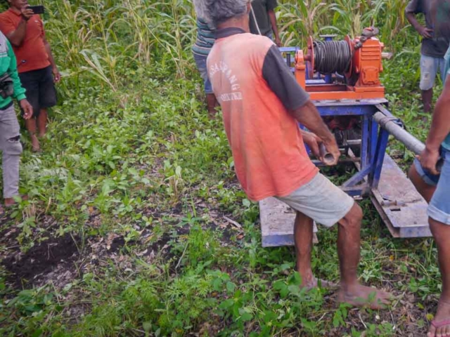 We are taking the 6-ton drill to the Laindatang site.