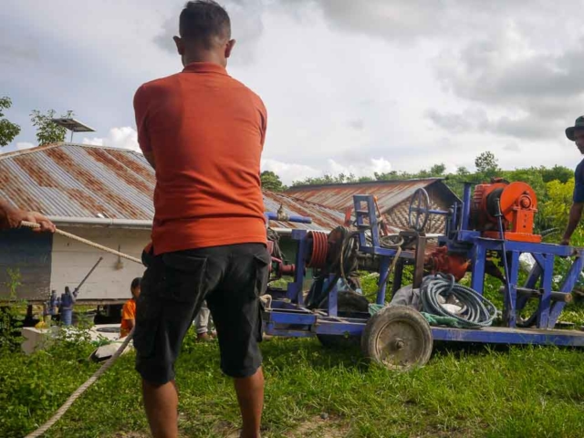 We are taking the 6-ton drill to the Laindatang site.