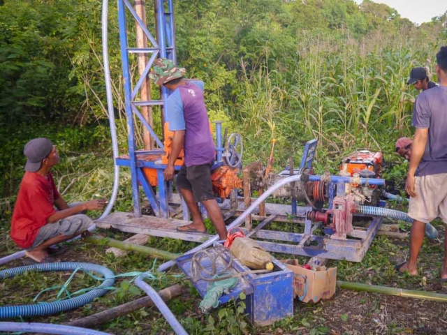 We are taking the 6-ton drill to the Laindatang site.