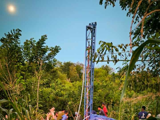 We are taking the 6-ton drill to the Laindatang site.