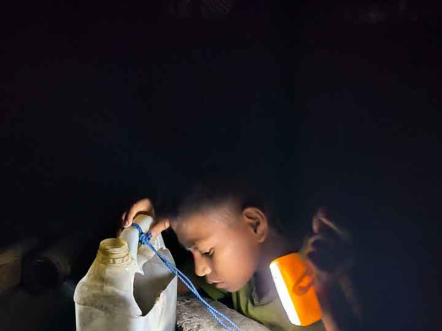 Light up homes with 200 SolarBuddy lamps.