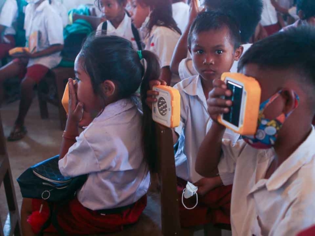 Light up homes with 200 SolarBuddy lamps.