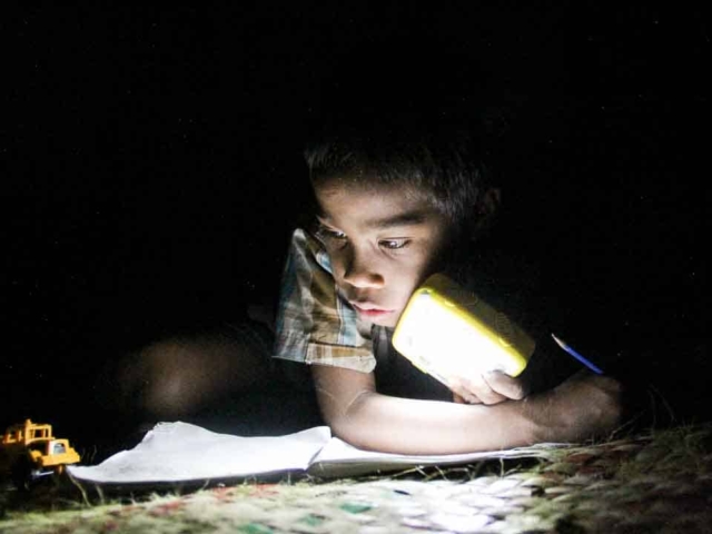 Light up homes with 200 SolarBuddy lamps.