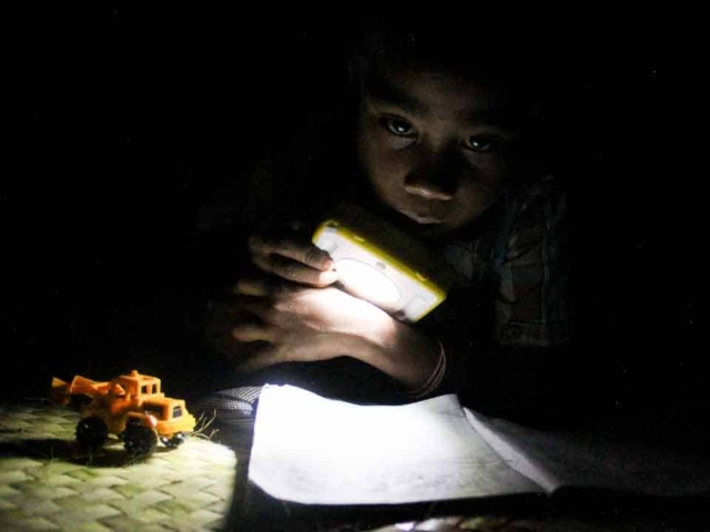 Light up homes with 200 SolarBuddy lamps.