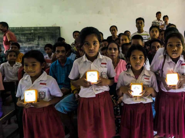 Light up homes with 200 SolarBuddy lamps.