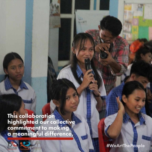 Visite aux élèves de l&#039;école SMAK Andaluri à Waingapu avec Dadang Pranoto.