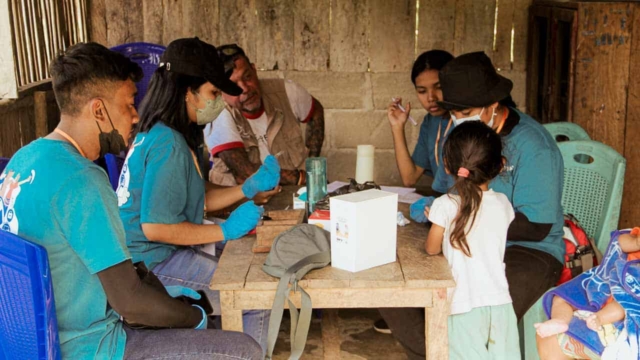 Malaria Study in Umalulu – Fair Future’s Critical Health Research Fair Future Foundation team conducting malaria research in Umalulu to assess infection risks.