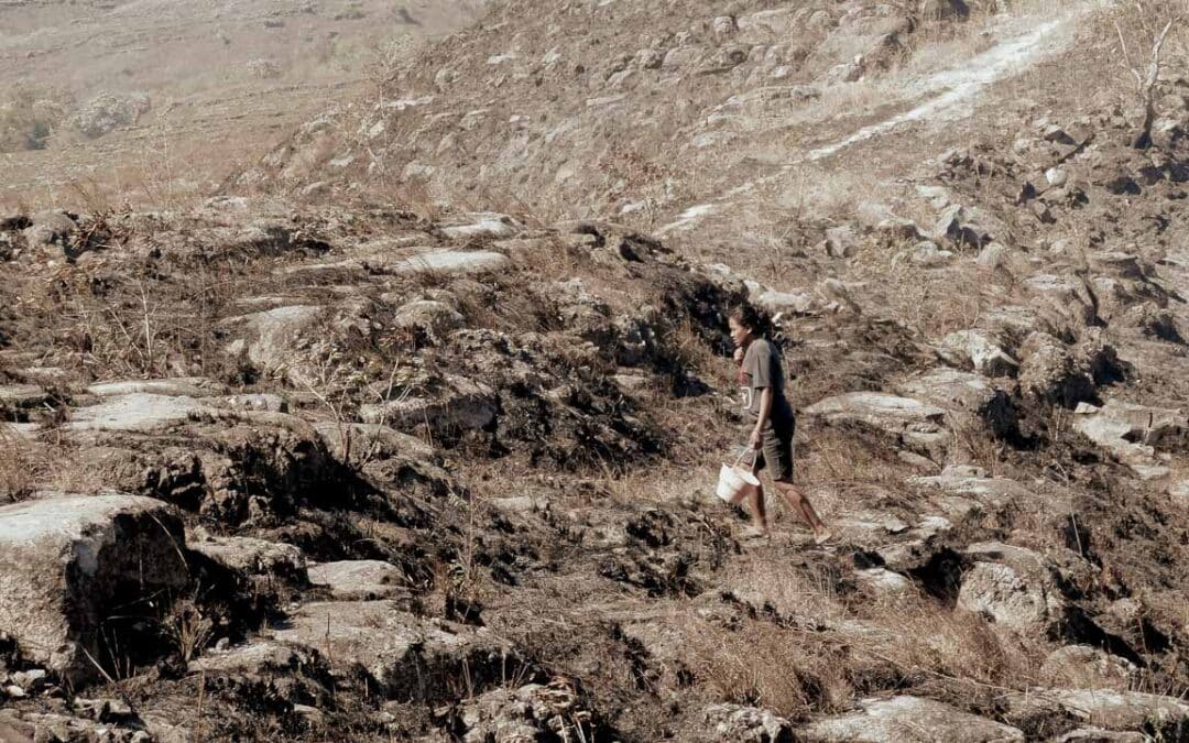 A dry riverbed in an Indonesian village, symbolizing the worsening water crisis due to extreme heat.