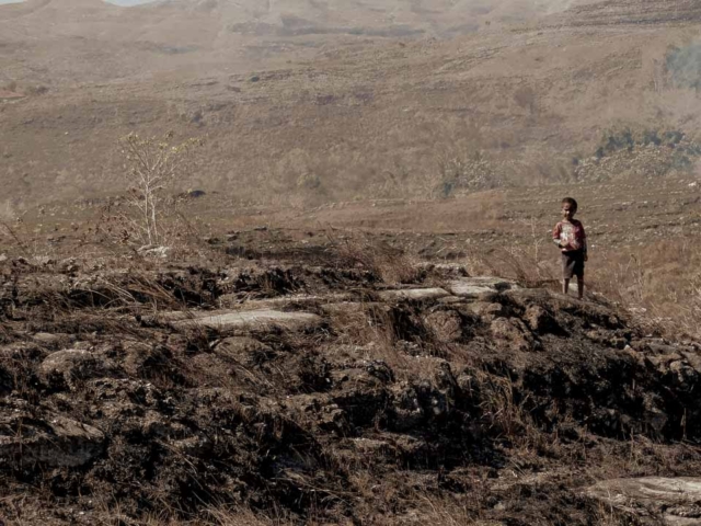 A dry riverbed in an Indonesian village, symbolizing the worsening water crisis due to extreme heat.