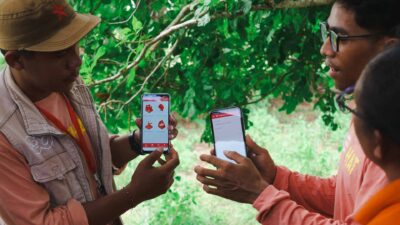 Team members demonstrating health information on two smartphones