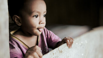 Struggle for Clean Water in East Sumba » The Fair Future Foundation Children in rural Indonesia carrying water containers through dry, dusty paths to their home