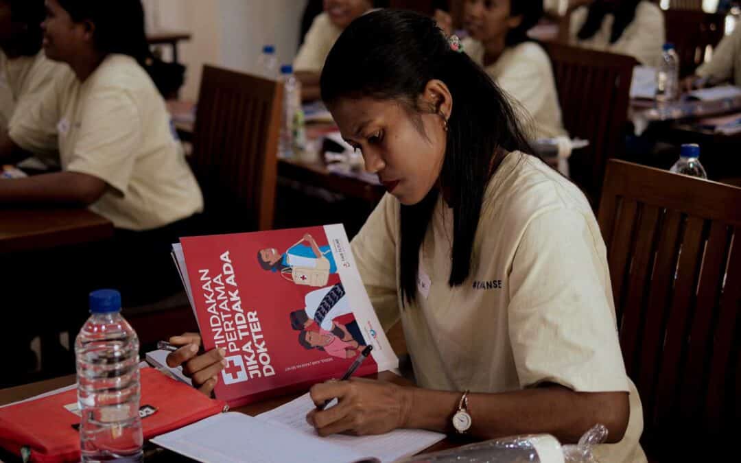 Kawan Sehat agents preparing medical kits during training in East Sumba
