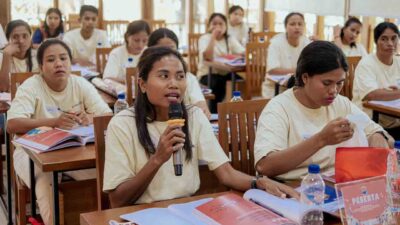 Kawan Sehat Health Agent Training, May 2025 • The Fair Future Foundation Kawan Sehat agents preparing medical kits during training in East Sumba