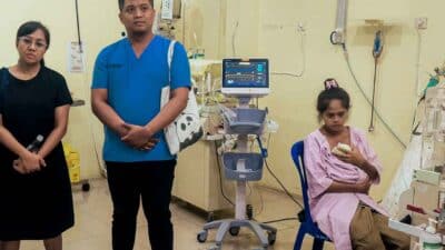 Premature baby’s mother and medical staff in RSUD Waingapu NICU facing equipment shortages