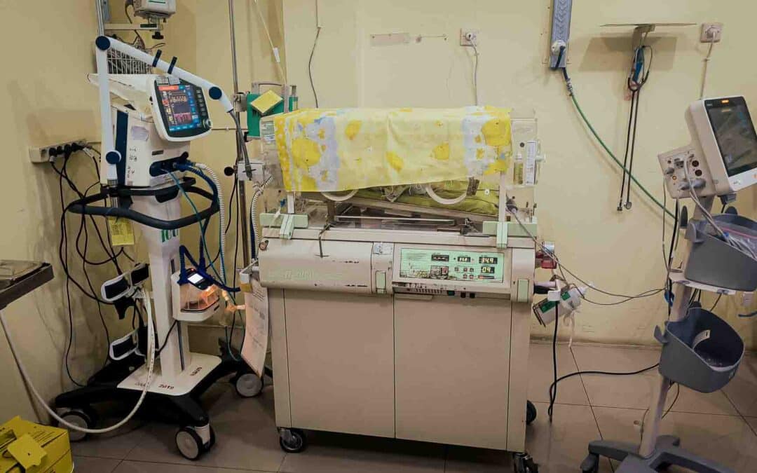 RSUD Waingapu NICU showing only incubator and broken ventilator in July 2025