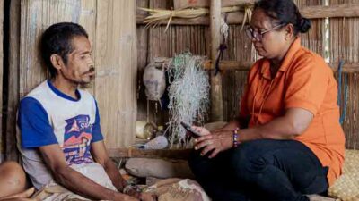 Volunteer conducting malaria survey in Umalulu » The Fair Future Foundation Volunteer interviewing a resident in Umalulu for the malaria baseline study, recording household and environmental data into a mobile app.