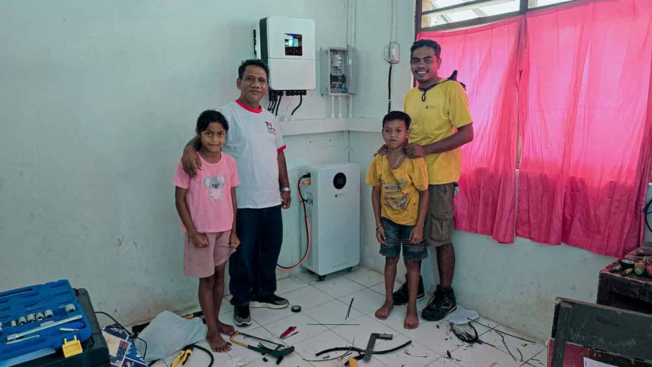 SDN Mbajik solar install SDN Mbajik school with solar panels and restored internet