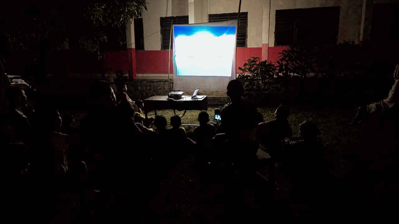 SDN Mbajik solar install SDN Mbajik school with solar panels and restored internet