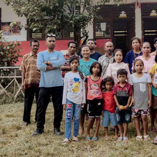SDN Mbajik solar install – East Sumba Haray school with solar panels and battery–inverter – solar electrification SDN Mbajik