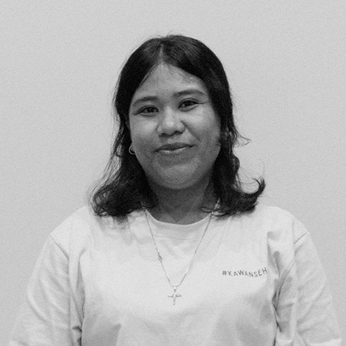 Kawan Sehat health agents in East Sumba Kawan Sehat health agents providing primary medical care in a remote East Sumba village