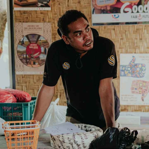 SDN Mbajik solar install – East Sumba Haray school with solar panels and battery–inverter – solar electrification SDN Mbajik