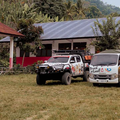 Haray school with solar panels and battery–inverter – solar electrification SDN Mbajik