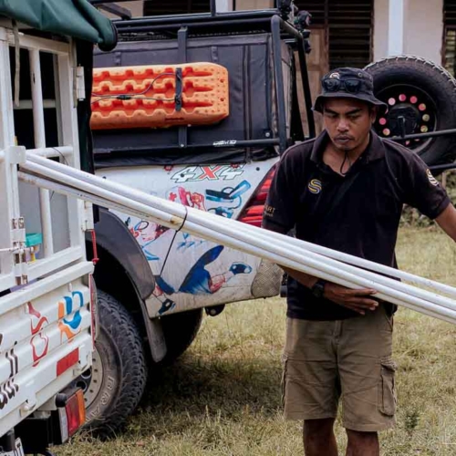 SDN Mbajik solar install – East Sumba Haray school with solar panels and battery–inverter – solar electrification SDN Mbajik
