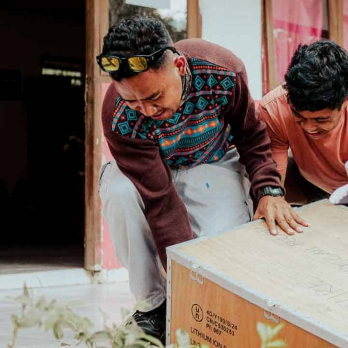 SDN Mbajik solar install – East Sumba Haray school with solar panels and battery–inverter – solar electrification SDN Mbajik
