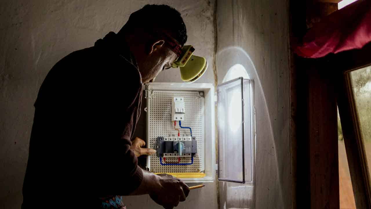 SDN Mbajik solar install SDN Mbajik school with solar panels and restored internet