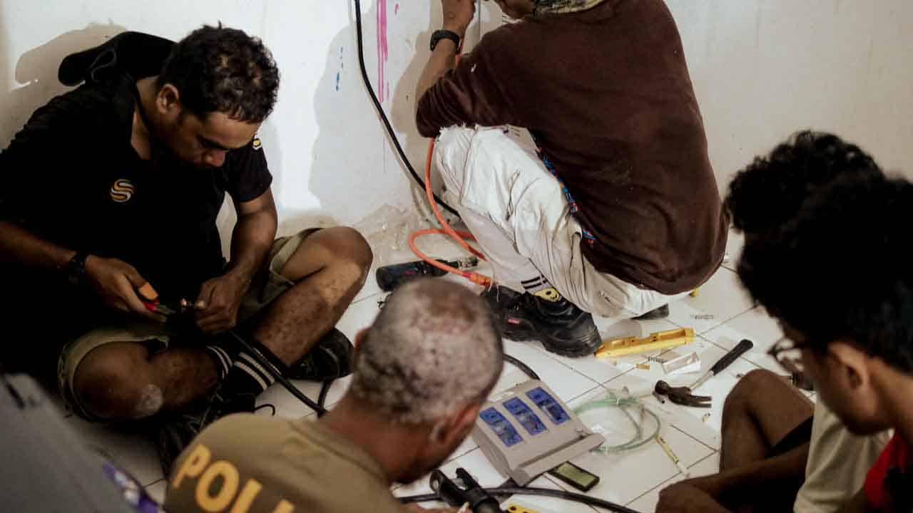 SDN Mbajik solar install SDN Mbajik school with solar panels and restored internet