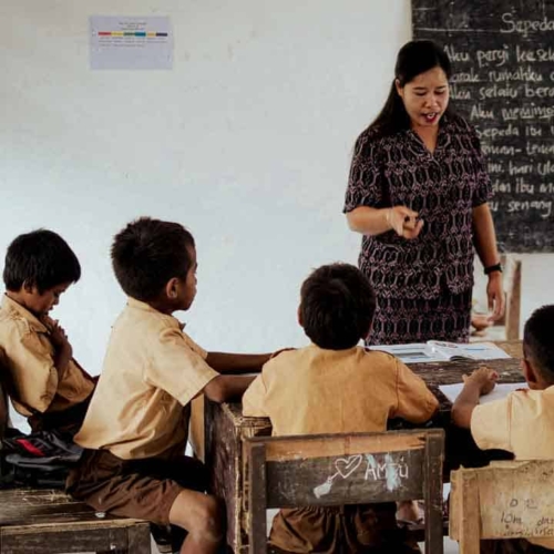 SDN Mbajik solar install – East Sumba Haray school with solar panels and battery–inverter – solar electrification SDN Mbajik